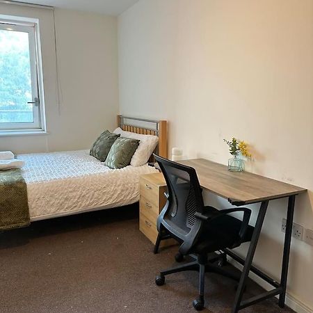 New Build 2 Bedroom With 2 Bath In Londres Extérieur photo