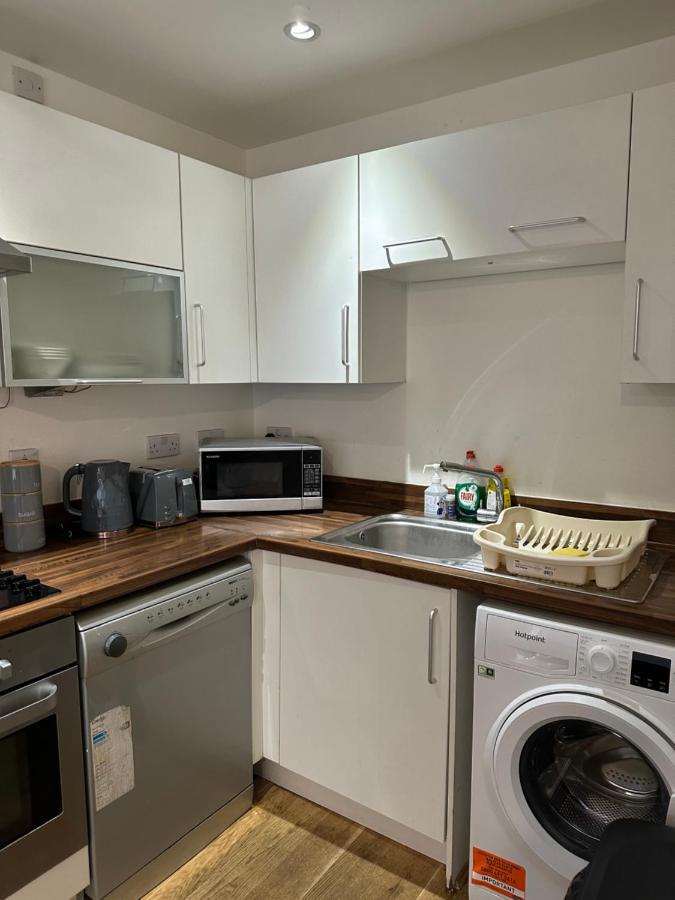 New Build 2 Bedroom With 2 Bath In Londres Extérieur photo