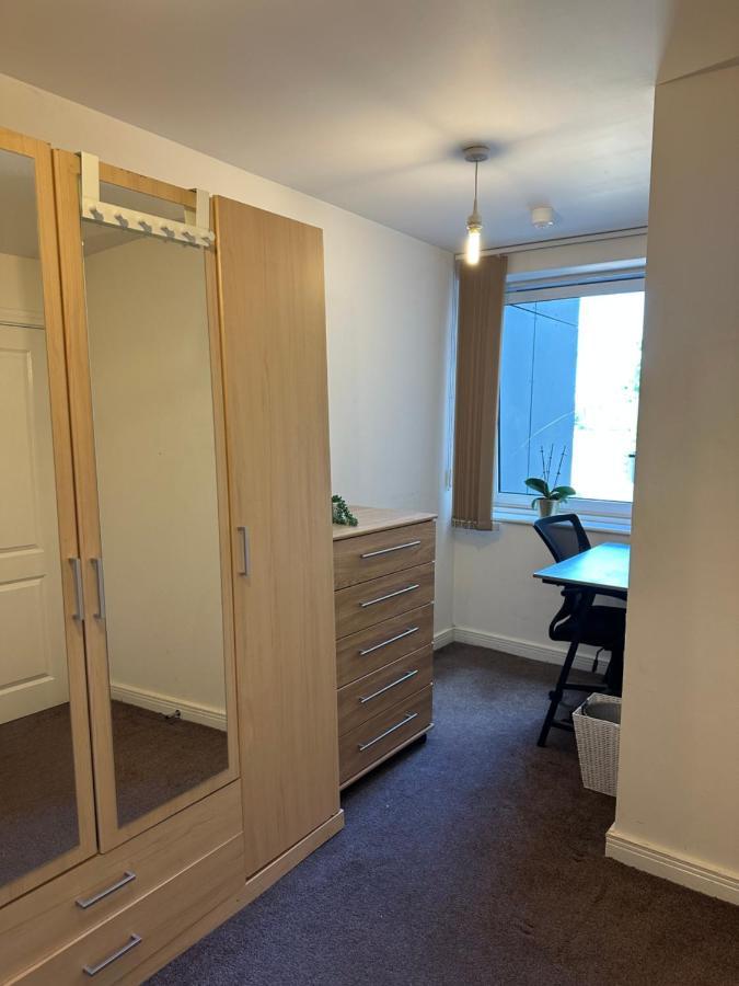 New Build 2 Bedroom With 2 Bath In Londres Extérieur photo