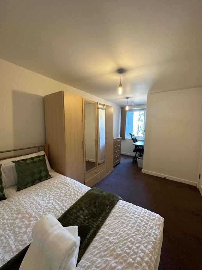 New Build 2 Bedroom With 2 Bath In Londres Extérieur photo