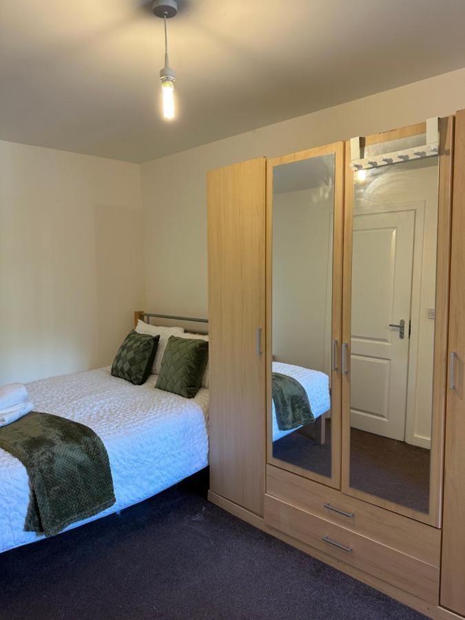 New Build 2 Bedroom With 2 Bath In Londres Extérieur photo