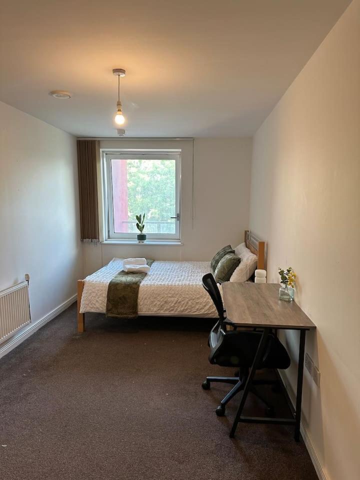 New Build 2 Bedroom With 2 Bath In Londres Extérieur photo