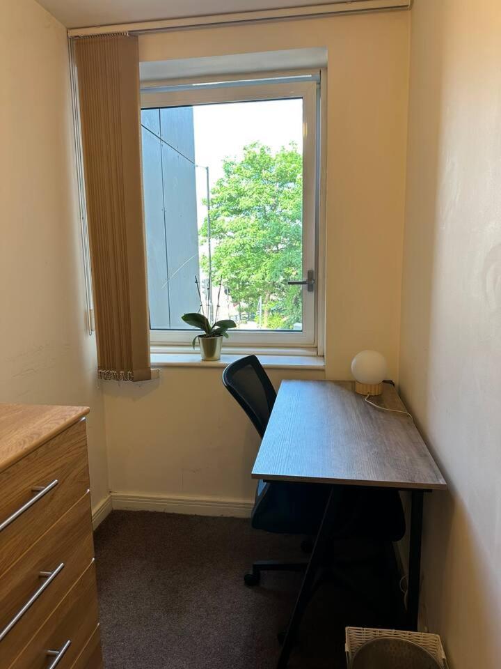 New Build 2 Bedroom With 2 Bath In Londres Extérieur photo