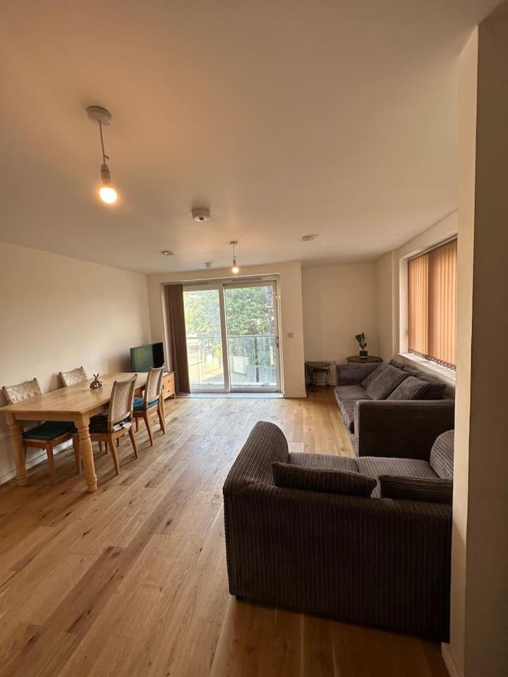 New Build 2 Bedroom With 2 Bath In Londres Extérieur photo