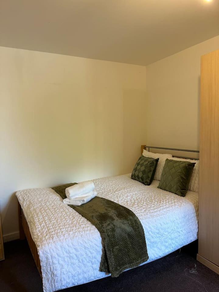 New Build 2 Bedroom With 2 Bath In Londres Extérieur photo