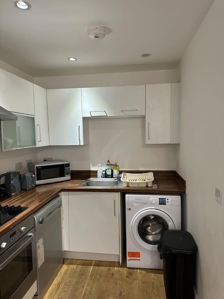 New Build 2 Bedroom With 2 Bath In Londres Extérieur photo