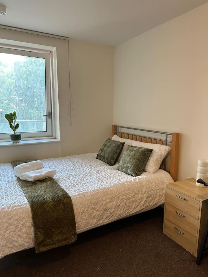 New Build 2 Bedroom With 2 Bath In Londres Extérieur photo