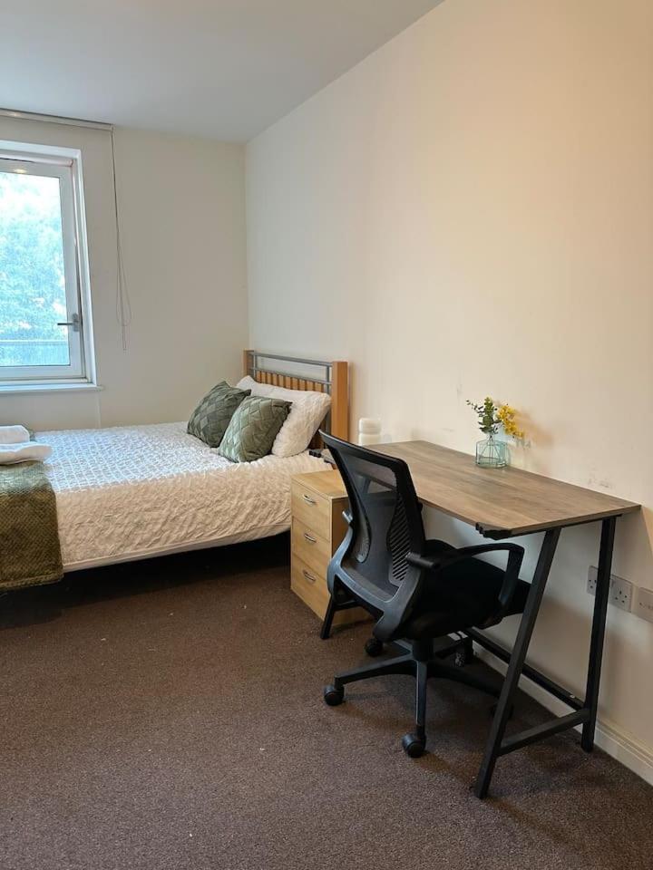 New Build 2 Bedroom With 2 Bath In Londres Extérieur photo