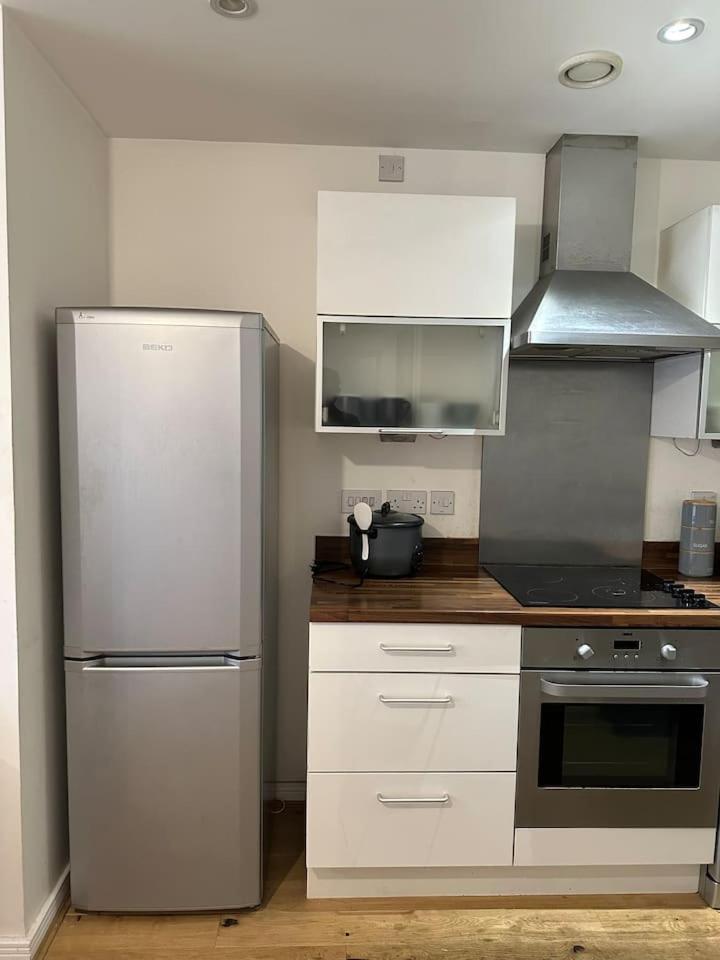 New Build 2 Bedroom With 2 Bath In Londres Extérieur photo