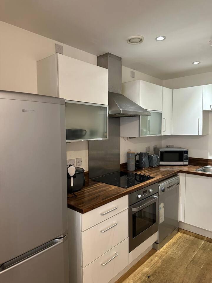 New Build 2 Bedroom With 2 Bath In Londres Extérieur photo