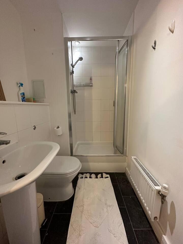 New Build 2 Bedroom With 2 Bath In Londres Extérieur photo