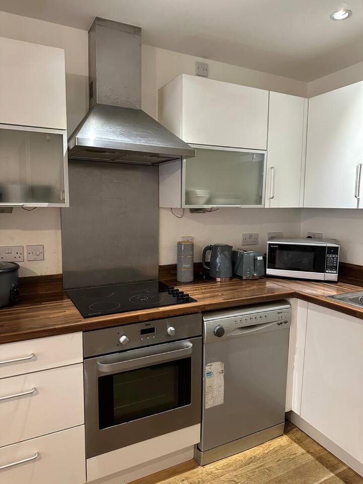 New Build 2 Bedroom With 2 Bath In Londres Extérieur photo